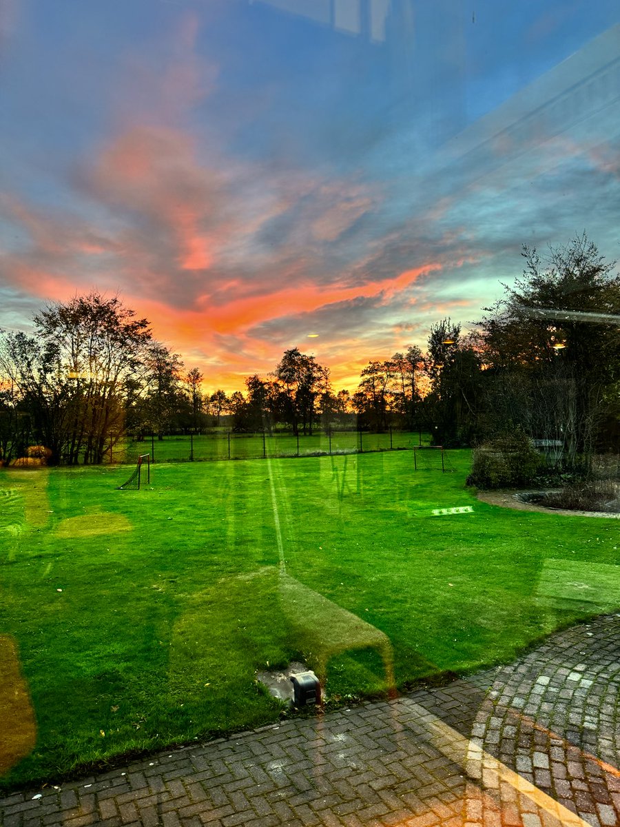 Textvast's tweet photo. Office with a view! #helmond #textvast https://t.co/Su9pNntPtH