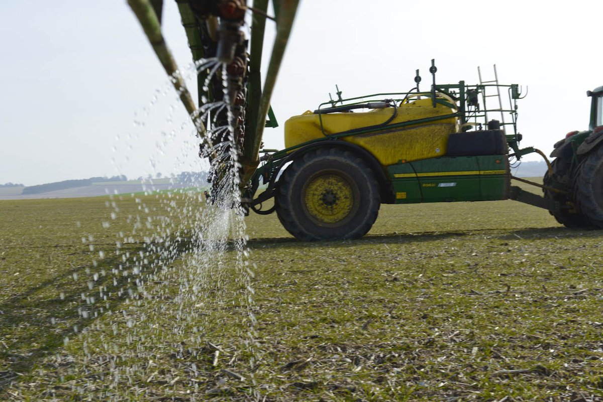 Get the latest #fertiliser news in Frontrunner, Frontier’s weekly market report: “The UK fertiliser market continues to see a conversion from solid to liquid, as growers look to improve accuracy and on-farm efficiency...” bit.ly/3FHgRlu