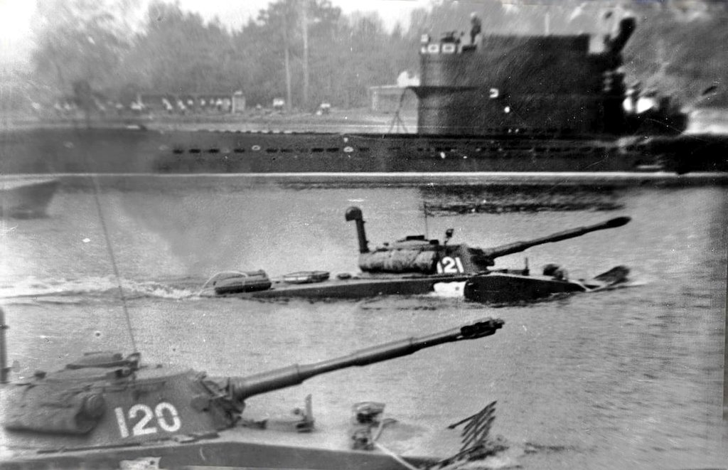 Submarines

SS Whiskey Class and amphibious light tanks PT76

📷 1981 Landing Exercise 

#RussianNavy🇷🇺