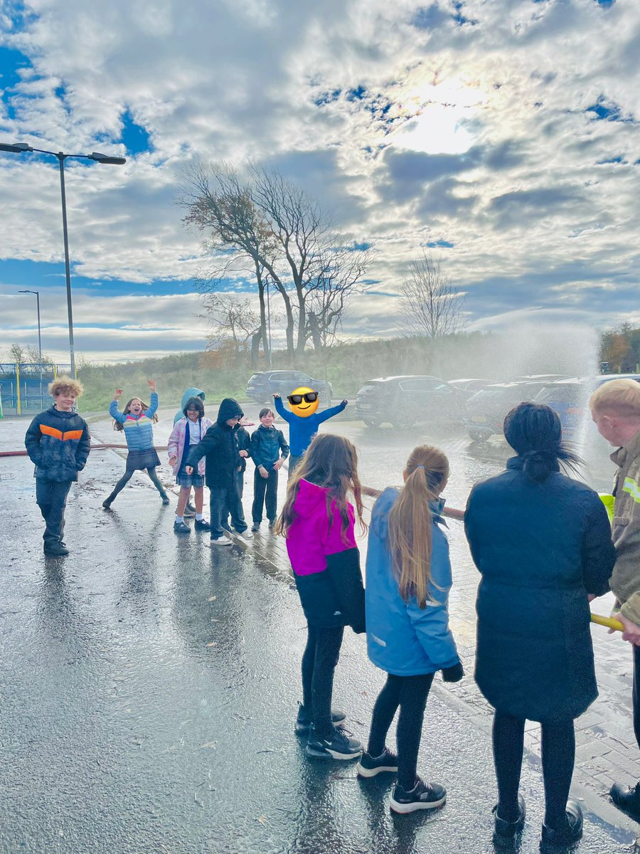 southdaleps's tweet photo. Getting to sprayed by your friends with the hose from the fire engine is the best way to start the weekend according to p5/6! 🚒 🚨💦🔥 #firesafety #sdcommunity https://t.co/ORn9EBZcVf