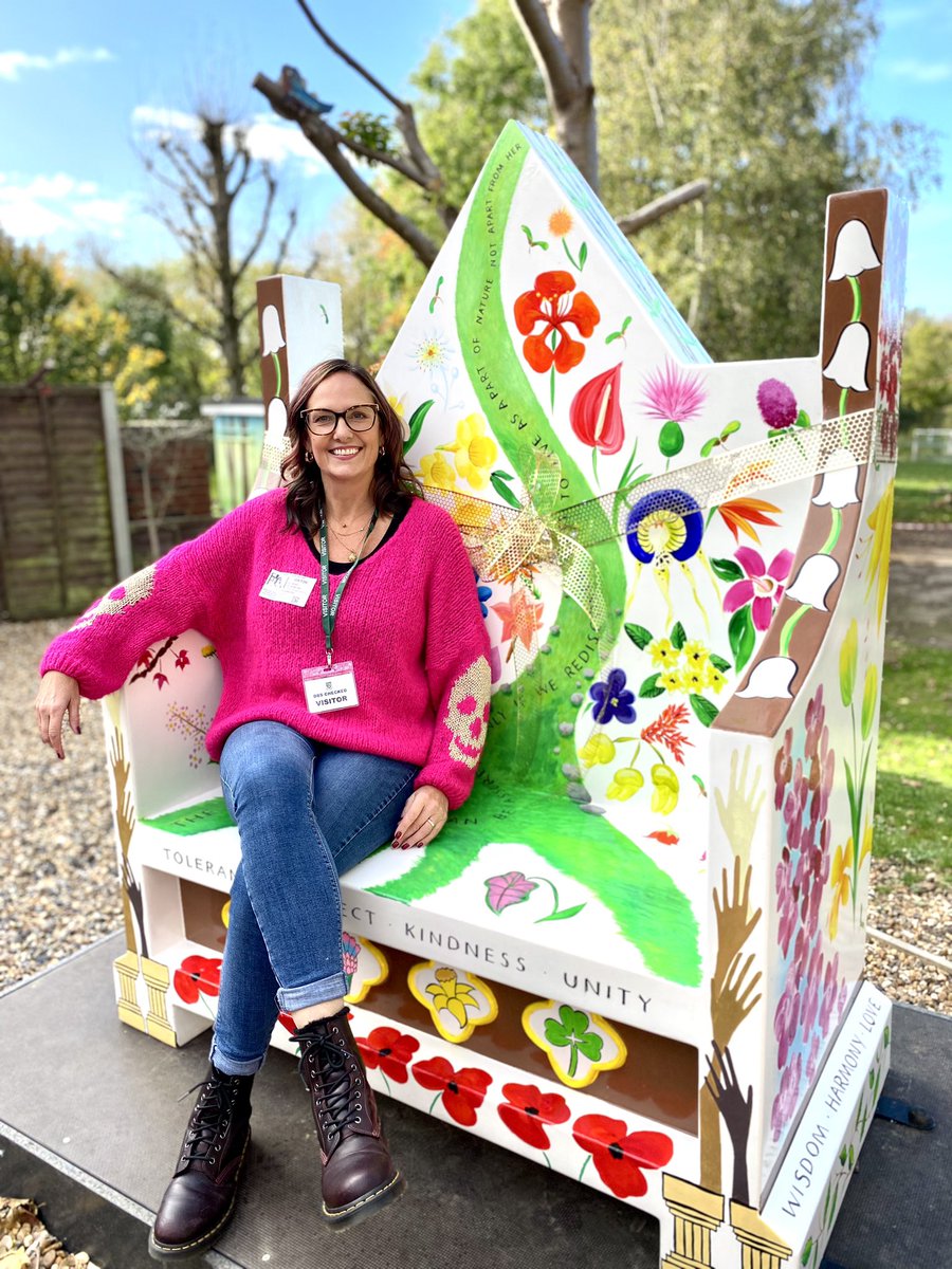 Glorious today to be included in the unveiling of Slade Primary School’s Coronation Bench. I also saw the finished mural the children painted at the workshop from earlier this year. Beautiful job! I’m very proud to have been part of this very special art project. #coronationbench