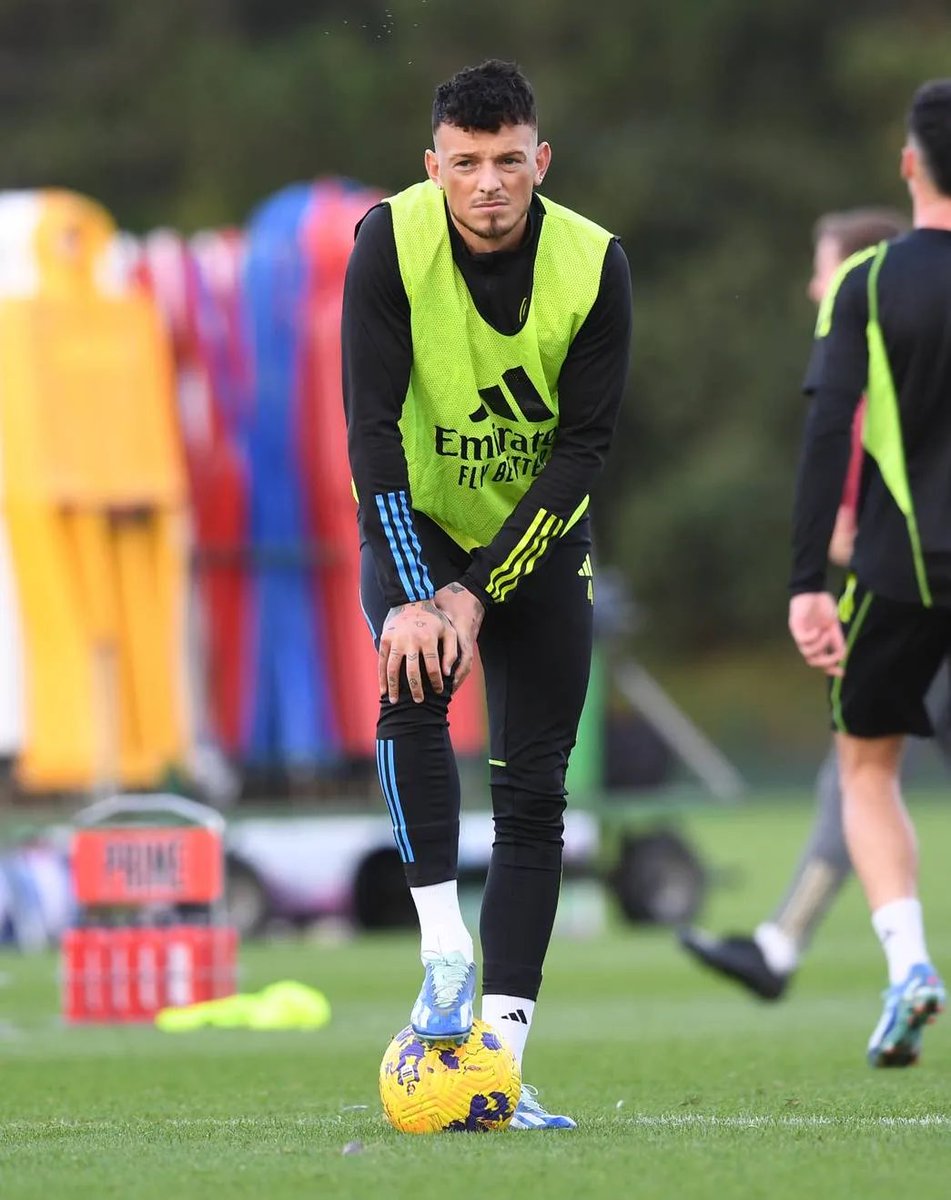 AfcGabeast's tweet photo. blud scored an own goal for the first time in his career with that white hair and switch back to black immediately 😭😭😭 https://t.co/NmQ74ZIbwf