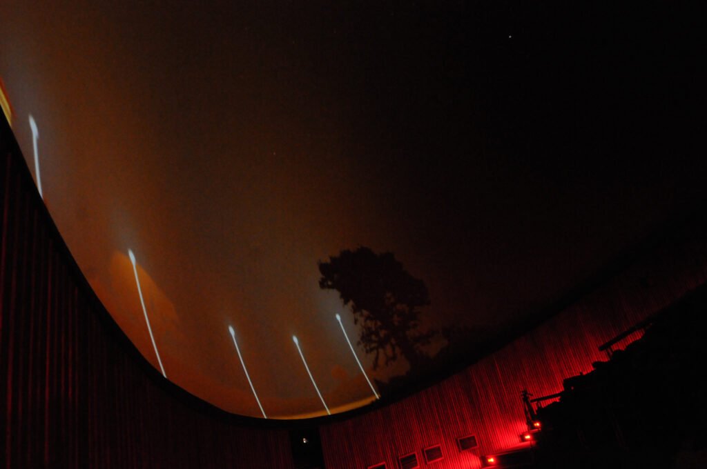 Hoy de 19 a 24 hs el <a href="/PlanetarioLP/">Planetario UNLP</a> y la Facu de Cs Astronómicas y Geofísicas te esperan para vivir "La noche de la ciencia argentina". Proyecciones, telescopios, talleres, juegos para toda la familia. @ciencia_ar Entrada gratis (bono contribución opcional) unlp.edu.ar/investigacion/…