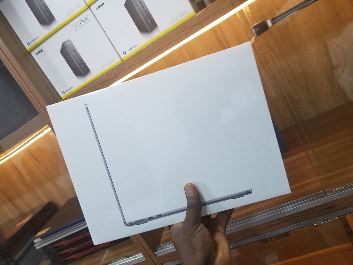 gospel_harmony's tweet photo. MacBook air 13 2022
Brand new sealed
16gb ram
512 ssd
M2 chip
MDM bypassed
Warranty till October 2024

Price - :1.2million only

Kindly help me hit the re-tweet button
God bless you https://t.co/urBbGAR9hz