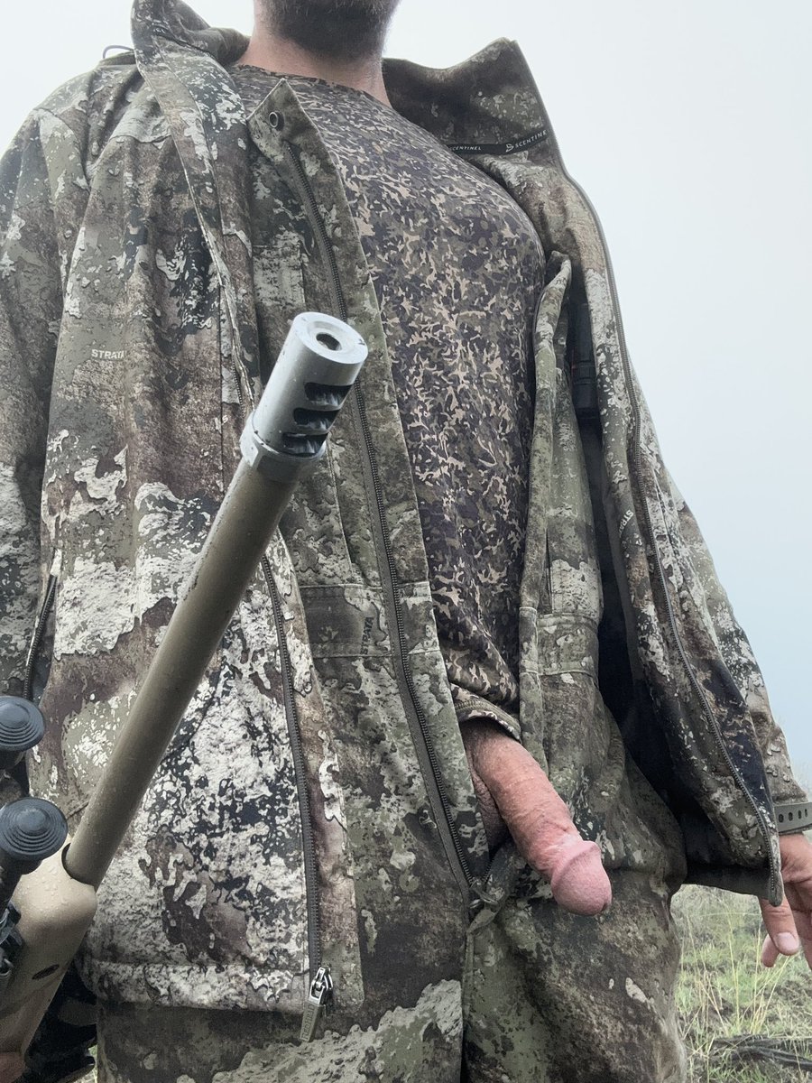 LetsBlastCA's tweet photo. Who is going to have a wet hole waiting for daddy when he gets done hunting? https://t.co/vPUjGIhCC8