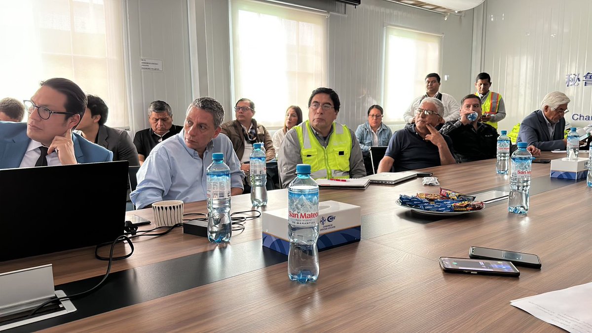 RobertoSanchP's tweet photo. #Ahora | Iniciamos nuestra visita al puerto de Chancay -  Comisión Especial de Impulso y Seguimiento del Proyecto Terminal Multipropósito de Chancay, trabajo conjunto con el Presidente de la Comisión de Transporte, congresista @salhuanacavides. https://t.co/cMAhfKswHh
