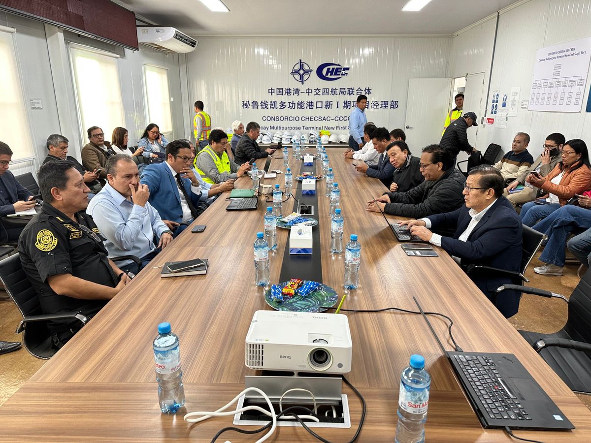 RobertoSanchP's tweet photo. #Ahora | Iniciamos nuestra visita al puerto de Chancay -  Comisión Especial de Impulso y Seguimiento del Proyecto Terminal Multipropósito de Chancay, trabajo conjunto con el Presidente de la Comisión de Transporte, congresista @salhuanacavides. https://t.co/cMAhfKswHh