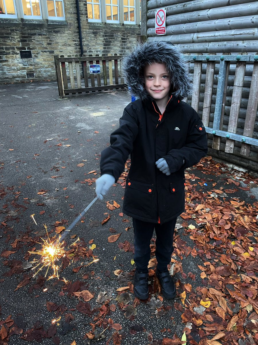 OxenhopeCEPS's tweet image. Firework party at Explorers before and after school club ! #babyyoureafirework #fireworkcode @WeAreBDAT