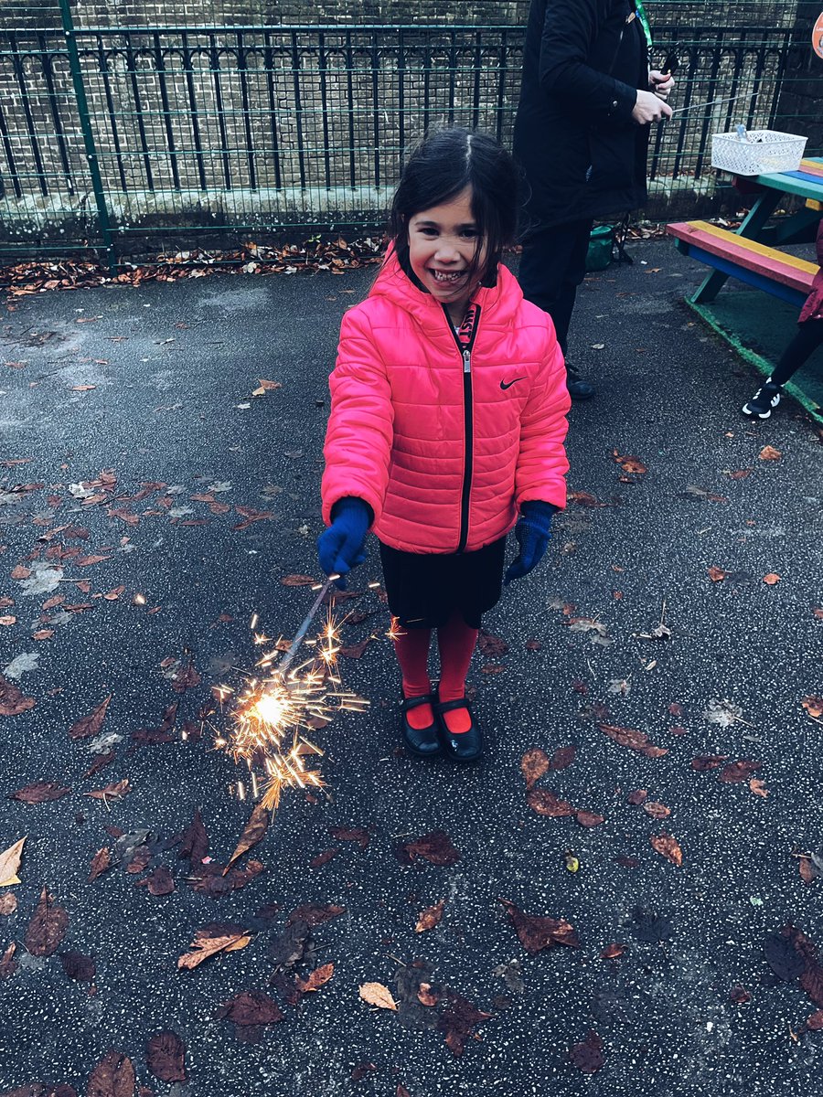 OxenhopeCEPS's tweet image. Firework party at Explorers before and after school club ! #babyyoureafirework #fireworkcode @WeAreBDAT