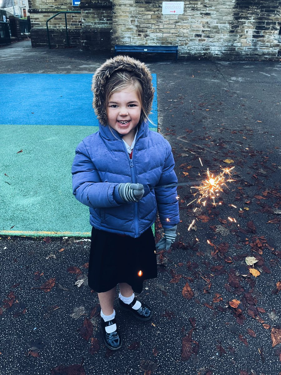 OxenhopeCEPS's tweet image. Firework party at Explorers before and after school club ! #babyyoureafirework #fireworkcode @WeAreBDAT