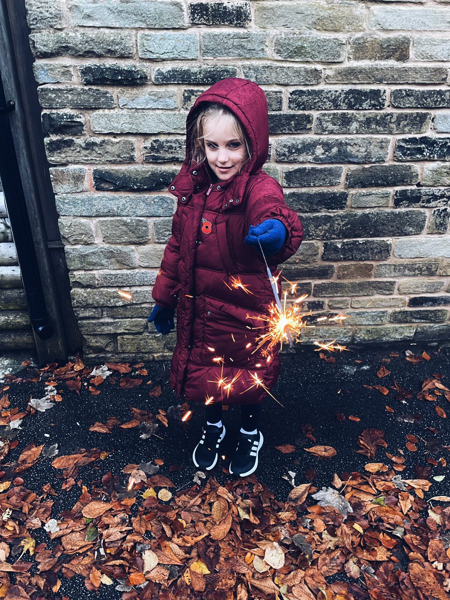 OxenhopeCEPS's tweet image. Firework party at Explorers before and after school club ! #babyyoureafirework #fireworkcode @WeAreBDAT