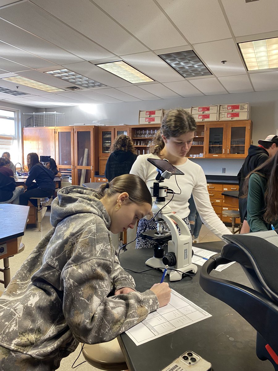MsSaundersFCS's tweet photo. Breastmilk vs Formula Lab today in Child Development 🍼 

A HUGE THANK YOU to the Worthington Kilbourne Science Department for teaching students how to utilize microscopes and allowing students to borrow their rooms

#itsworthit #wkhsfcs #gowolves https://t.co/OhM6fkJJWm