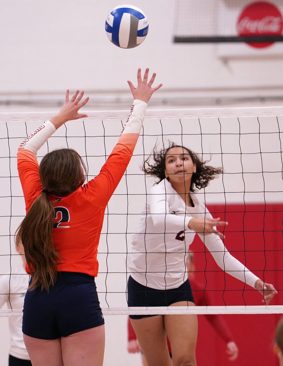 BillGaither's tweet photo. The @SandburgNJCAA volleyball continues forward in the NJCAA Region 4 Division II District B tourney and makes its way to Madison this weekend. Good luck to @WinklerTodd and the Chargers! Gallery from Wednesday's win over Highland 👉 https://t.co/GSSVVlbriy #ChargeUp 🏐 #upaa https://t.co/8CrjuP2IRQ