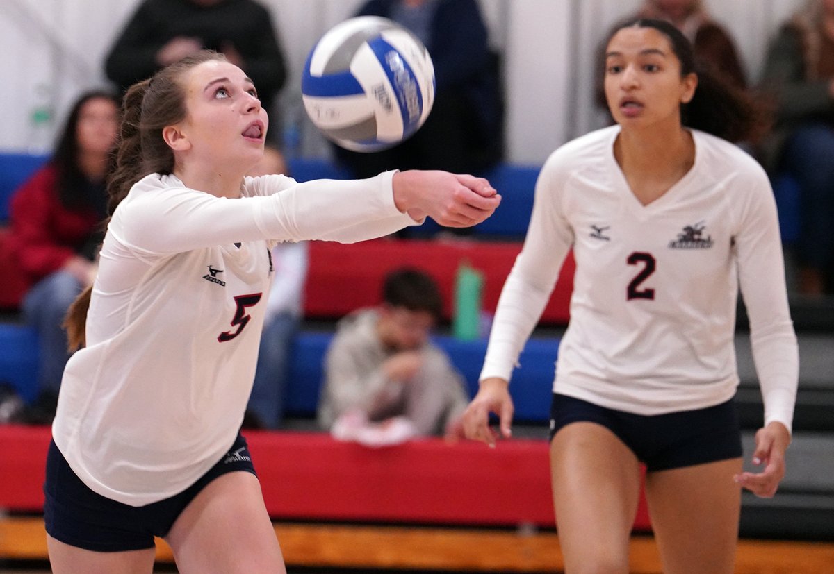 BillGaither's tweet photo. The @SandburgNJCAA volleyball continues forward in the NJCAA Region 4 Division II District B tourney and makes its way to Madison this weekend. Good luck to @WinklerTodd and the Chargers! Gallery from Wednesday's win over Highland 👉 https://t.co/GSSVVlbriy #ChargeUp 🏐 #upaa https://t.co/8CrjuP2IRQ
