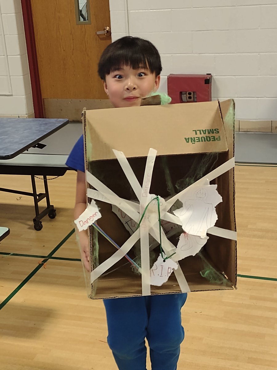 RightAtSchool's tweet photo. Little architects in our Avoca West School program getting creative (and SPOOKY!) building their own Halloween Towns this week during Right Club! #DisguisedLearning #APlaceToBeAKid #AfterSchool https://t.co/xVRkPlZIpq
