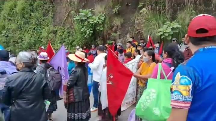 #marchapacifica2023 
Cientos de manifestaciones se  hacen presente en Metro Norte zona 18, para dar inicio a la Marcha Pacífica contra la Impunidad, Corrupción y exigir la renuncia de fiscales del MP. 
#guatemayaplurinacional 
#notiguatealternativa 
#HastaQueRenuncien