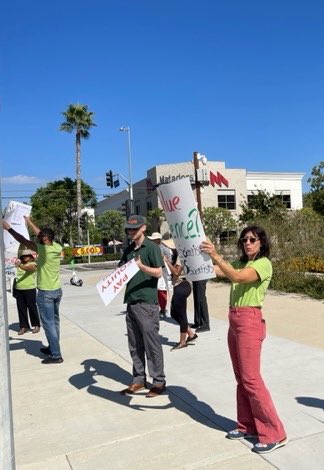 capsscientists's tweet photo. Do what these CAPS members in SoCal did and #PracticePicketing! Pls do it on non-work time (like breaks or lunches). Go to https://t.co/zFFb4oEp9M to find a Practice Picketing event near you, or sign up to be a Practice Picketing Captain! #valuescientists https://t.co/u7BuLOQeHb