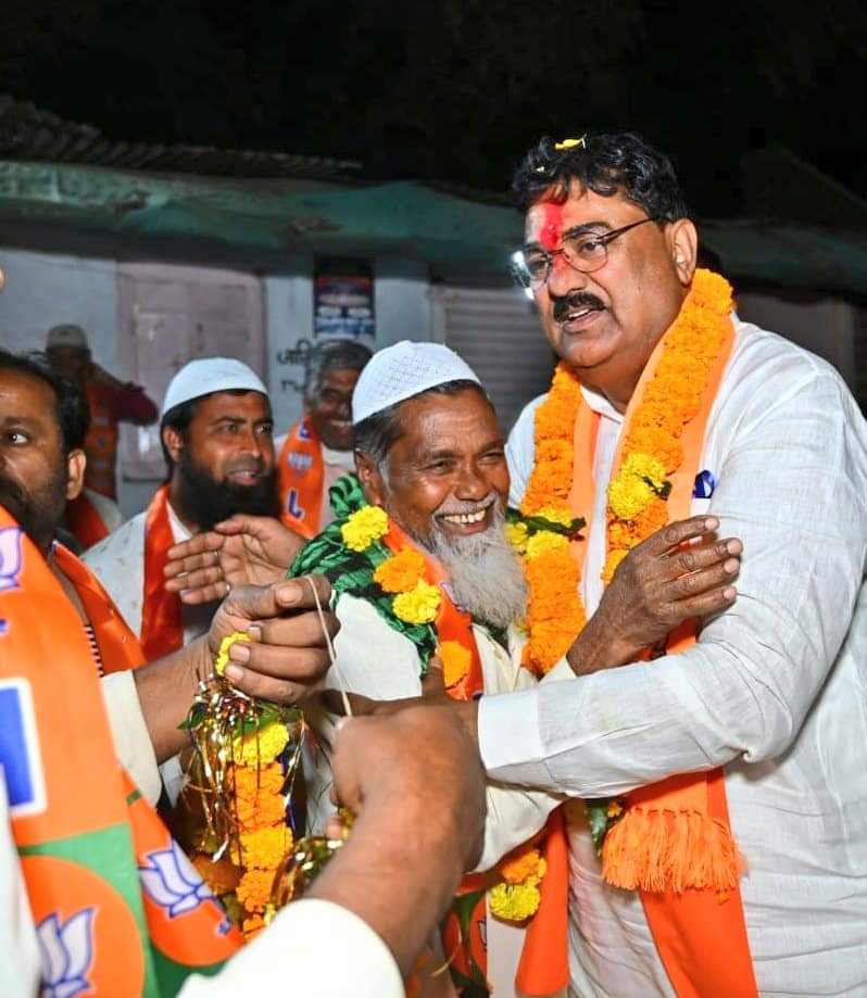 raju_sirohi41's tweet photo. जन जन ने यह ठाना है, भाजपा का कमल खिलाना है।

आज श्री @KamalPatelBJP जी ने  ग्राम मोहनपुर, हरदा में जन संपर्क 
#vidhansabha135
@Amarsmeenaharda @BJP4Harda @BJP4MP @BJP4Harda @BjymHarda https://t.co/dNyS4Sz9kX