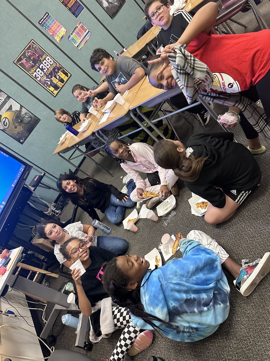 Enjoying our Pizza Party ! Thanks <a href="/oaks_pto/">Oaks PTO</a> <a href="/HumbleISD_OE/">Oaks Elementary</a>