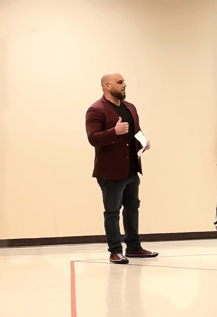 I had the honor to speak to the Lockhart Lion players last night before their final regular season game. It was a pleasure. 
Link below to hear what I had to say👇🏼 

youtu.be/ZFTxezHENYY?si…