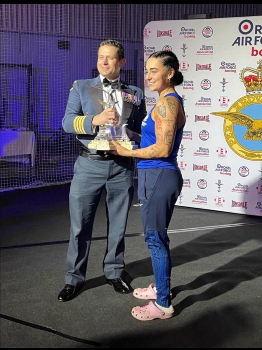 StnCdrLeeming's tweet image. A fantastic night at the home of RAF Boxing for the Lord Wakefield finals.
A special well done to AS1 Poppy Tatum, representing 51 Sqn  @RAF_Regiment - she won with a stoppage and received the RAF Regt Trophy. Also, to AS1 Jak Harrison from @RAF_Leeming who won in style.