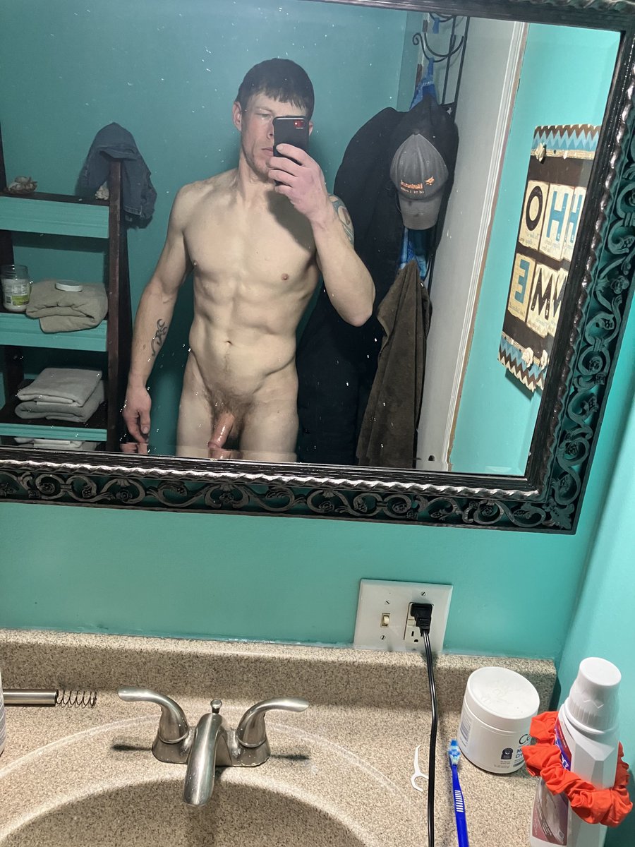 DannyDickinso13's tweet photo. Retweet and tell me which part of my body you would lick first 👅 https://t.co/WlJdXcOyO8