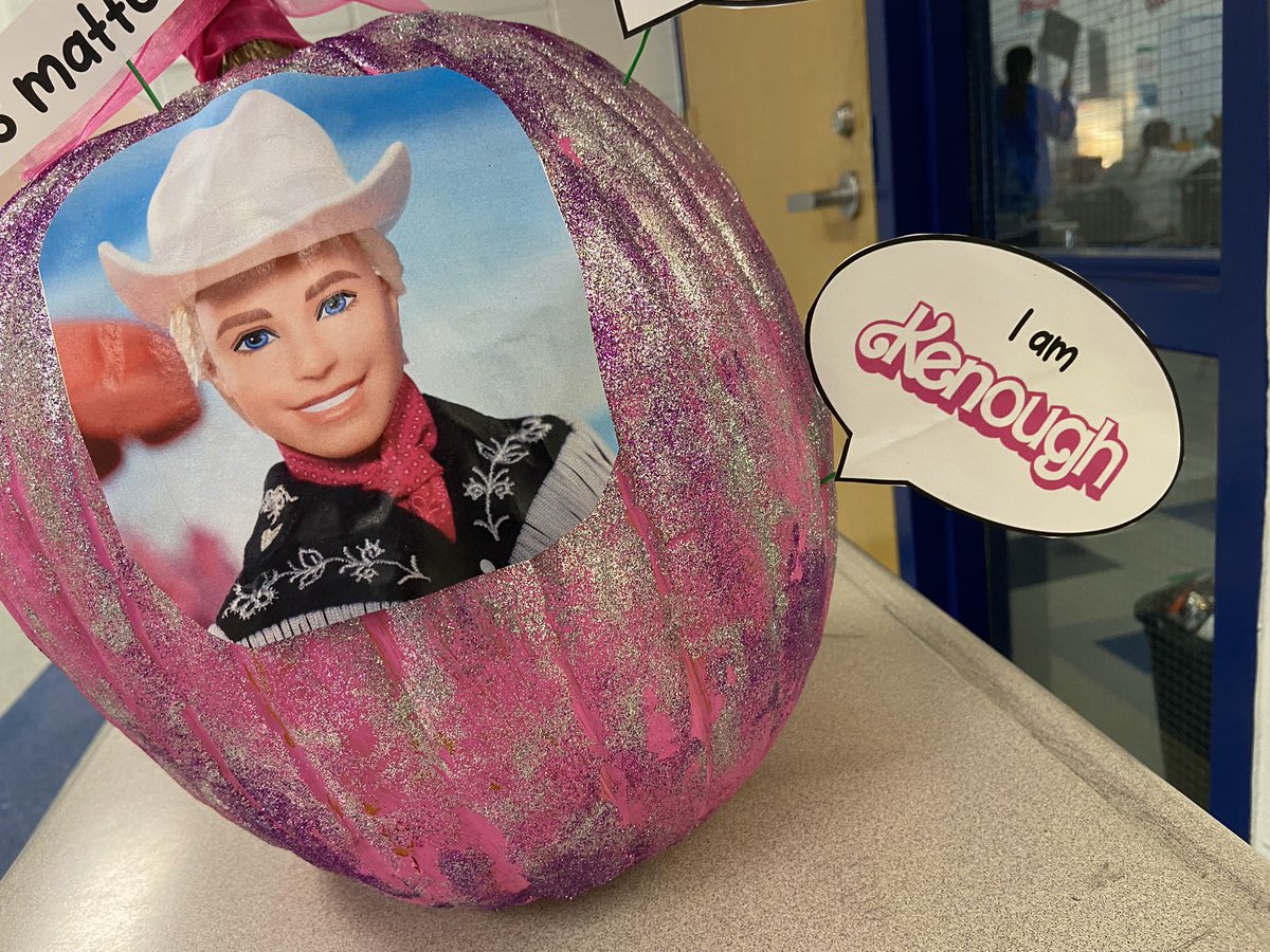 amykdeal's tweet photo. Our Red Ribbon Week pumpkin. #realtionshipsmatter https://t.co/eAxBxYFkPg
