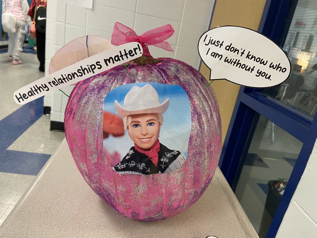 amykdeal's tweet photo. Our Red Ribbon Week pumpkin. #realtionshipsmatter https://t.co/eAxBxYFkPg