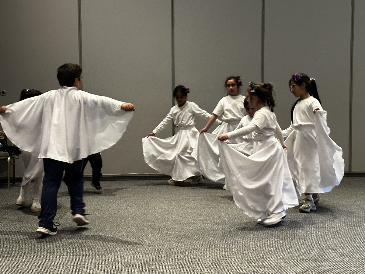SecreducMaule's tweet photo. Porque la #EducaciónRural en el #Maule juega un rol importante en los procesos educativos de miles de niñas, niños y jóvenes; seremi (s) Juan Pedro Muñoz,
Participó de la Jornada Regional de Coordinadores de Educ. Rural 🌱🏫 donde se conoció innovadoras experiencias educativas 📚 https://t.co/HdpDBnq5Zv