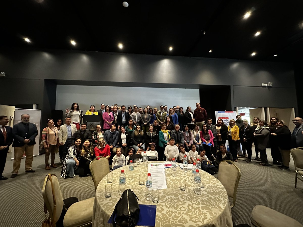SecreducMaule's tweet photo. Porque la #EducaciónRural en el #Maule juega un rol importante en los procesos educativos de miles de niñas, niños y jóvenes; seremi (s) Juan Pedro Muñoz,
Participó de la Jornada Regional de Coordinadores de Educ. Rural 🌱🏫 donde se conoció innovadoras experiencias educativas 📚 https://t.co/HdpDBnq5Zv