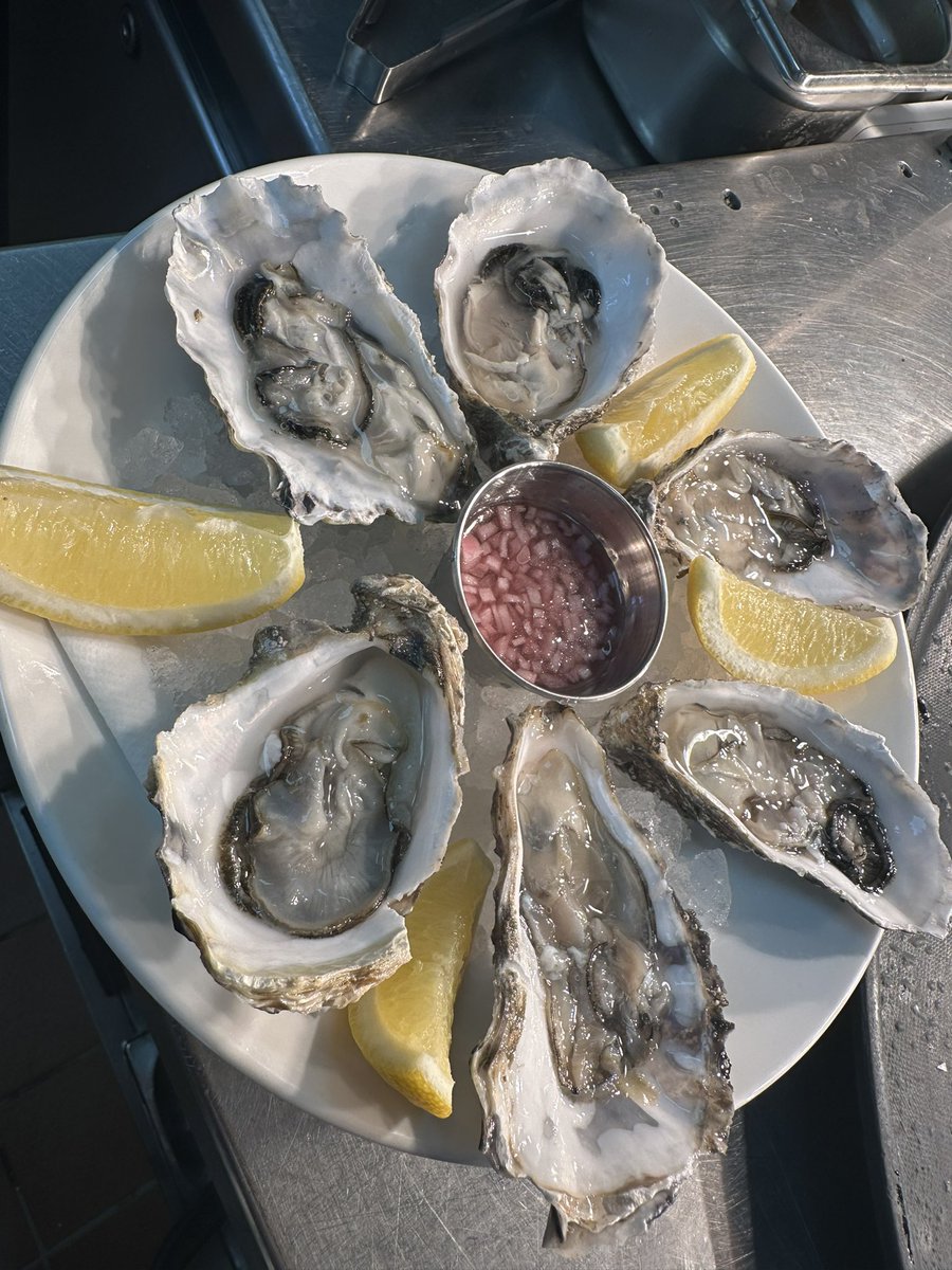🦪🦪🦪🦪🦪 Oysters ,lemon and sherry vinegars with chopped shallots

<a href="/Chef_Tkay/">Chef Tkay 🇮🇪🇿🇼</a>