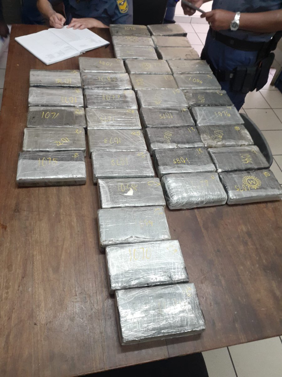 EversonLuhanga's tweet photo. BREAKING: The @SAPoliceService seize R65 million worth of cocaine!  Another massive drug bust at Gqeberha Sea Port. 35 blocks of cocaine intercepted from a vessel coming from Brazil. This is a third 'massive' drug bust in 3 weeks. https://t.co/ZcucaLtXMl