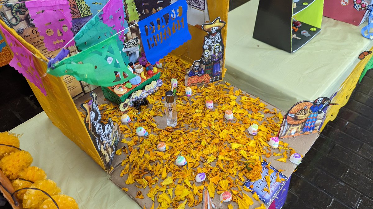 CPSNetwork16's tweet image. Day of the Dead celebration @FCAIBCHICAGO 

@ChiPubSchools