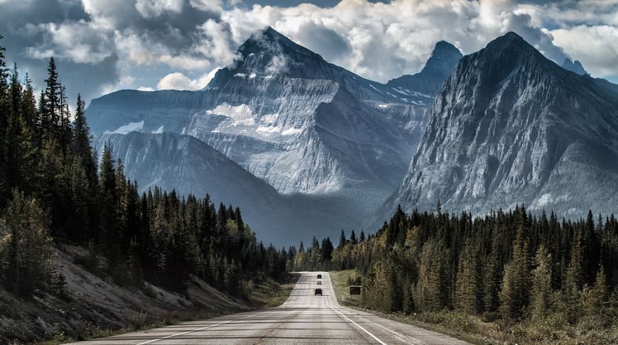 Leny_jelekz's tweet photo. Mountains, nature's grandeur! Did you know that they cover around 22% of the Earth's land surface? These giants are home to diverse ecosystems and are a source of inspiration. Share your favorite mountain range or a memorable mountain adventure! 🏔️🌍 #Mountains #NatureFacts https://t.co/5NqOSZQchx