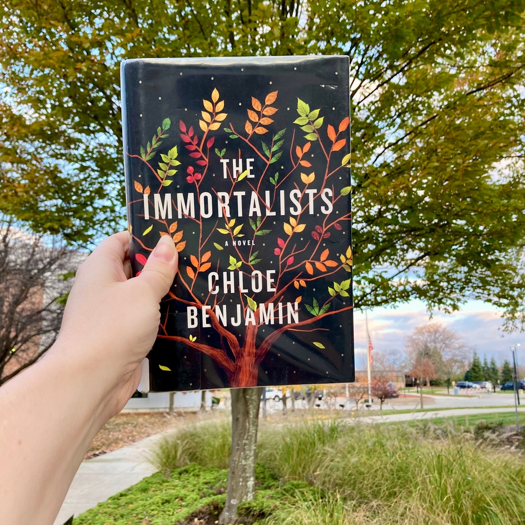 The cover of Chloe Benjamin’s 'The Immortalists’ has been giving us #FallVibes 🍂 this #Bookface Friday! What will you be reading this season?

#BookfaceFriday #Bookfaces #FamilySagas #Books #Libraries #TroyPublicLibrary #TroyMI