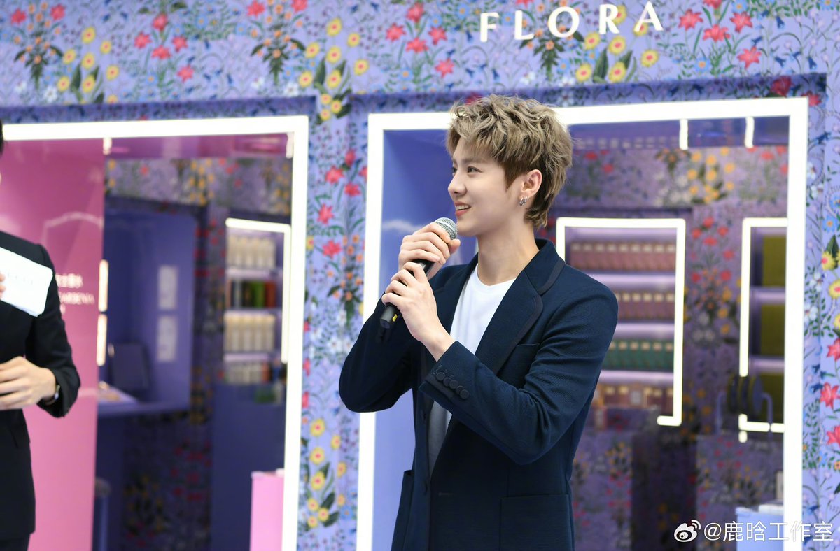 luking0420's tweet photo. [NEWS] 231103 LuHan Studio’s Weibo update: Follow the guidance of GUCCI FLORA GORGEOUS MAGNOLIA and enjoy the Gucci Dream Garden with Lu Han, the brand ambassador of GUCCI, and enjoy the blazing dreams!

1️⃣

Cr. 鹿晗工作室
Link: https://t.co/llCT1FRi2N

#LuHan
#鹿晗 https://t.co/EgLcmGsgKx