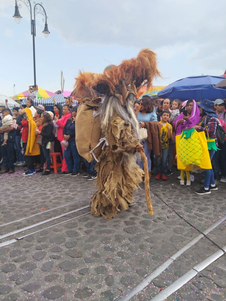 Buen diiiia 🤩🤩
Les muestro una parte de la celebración de el El Oro Pueblo Magico. El Carnaval se celebra cada año, la mayoría de las escuelas participan con un hermoso bailable y siempre nos acompañan las brasileñas 🎊🎉🎊
#LaFiestaGrandeDeMiTierra