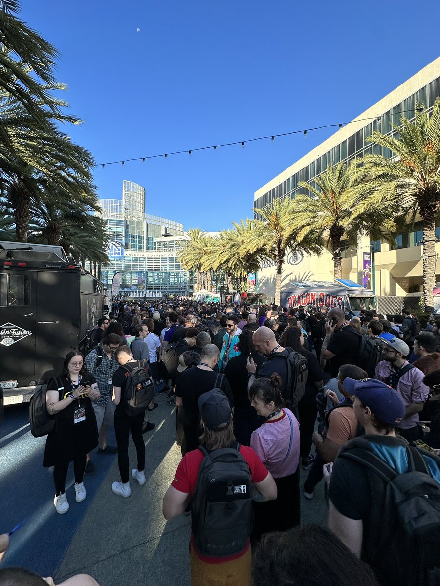 CrimeRibz's tweet photo. Blizzcon bound. https://t.co/jYiXqpduvY