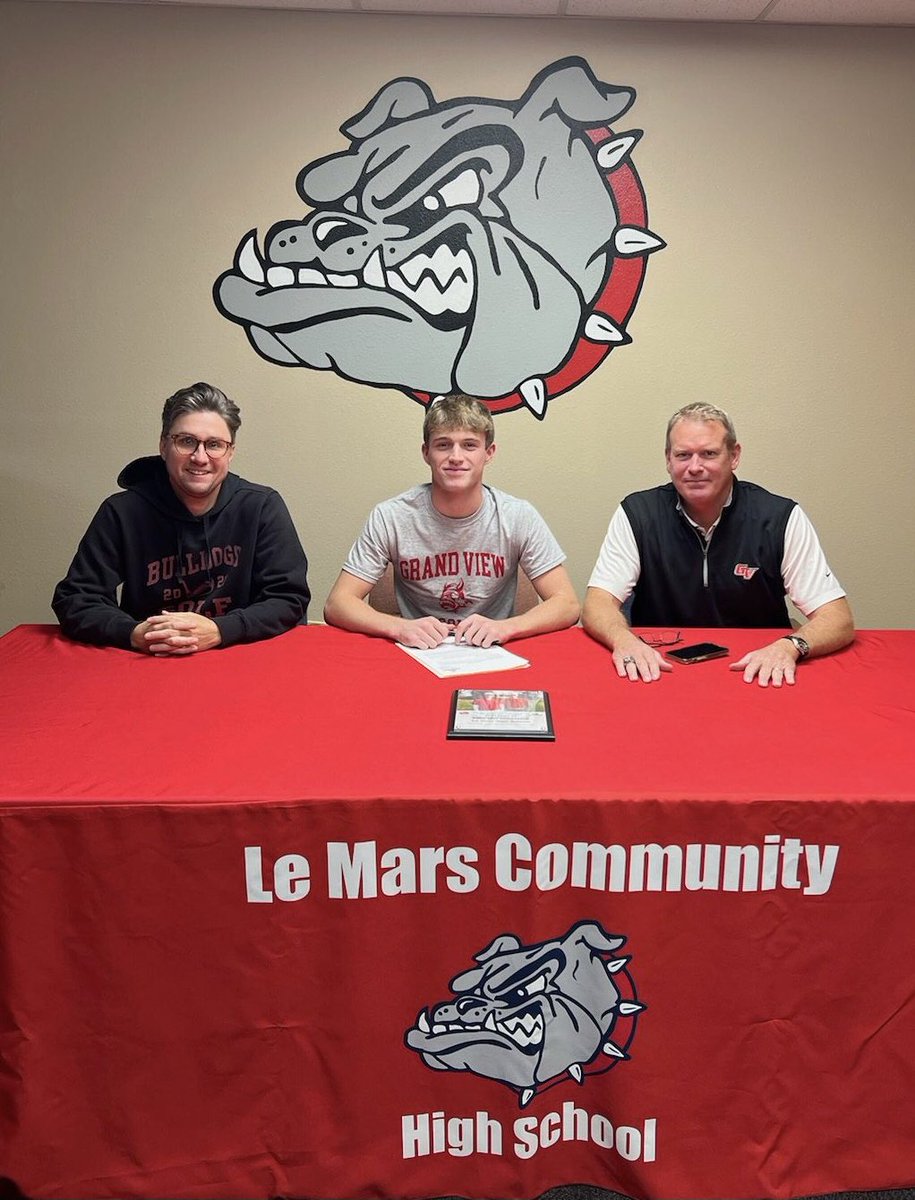 KLEM Sports (@klemsports) on Twitter photo Congratulations to <a href="/LeMarsDogsGolf/">Coach K</a>’s Dylan Susemihl who signed to golf collegiately at Grand View University in Des Moines. Susemihl finished 3rd at the state golf meet to end his high school career.
📸<a href="/BulldogPride14/">LeMars Athletics</a> Congratulations to <a href="/LeMarsDogsGolf/">Coach K</a>’s Dylan Susemihl who signed to golf collegiately at Grand View University in Des Moines. Susemihl finished 3rd at the state golf meet to end his high school career.
📸<a href="/BulldogPride14/">LeMars Athletics</a>