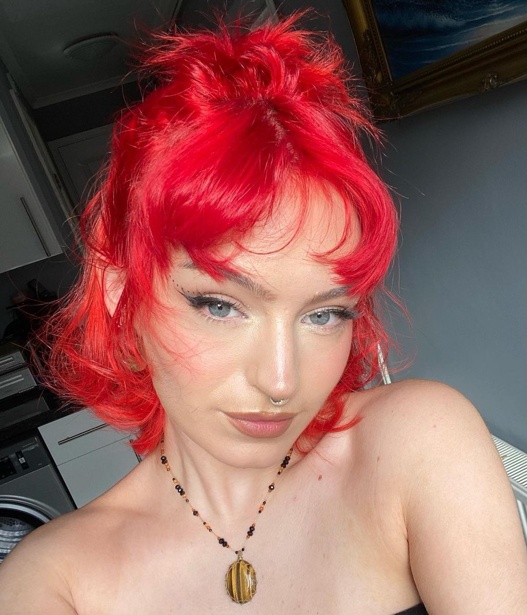 arcticfoxcolor's tweet photo. Red hair aesthetic 🍒  @charliewakeman is the QUEEN of the red hair game, in her signature shade 'Poison' 💅 #redhairdye #afpoison #haircolor https://t.co/J3gkO53SL1