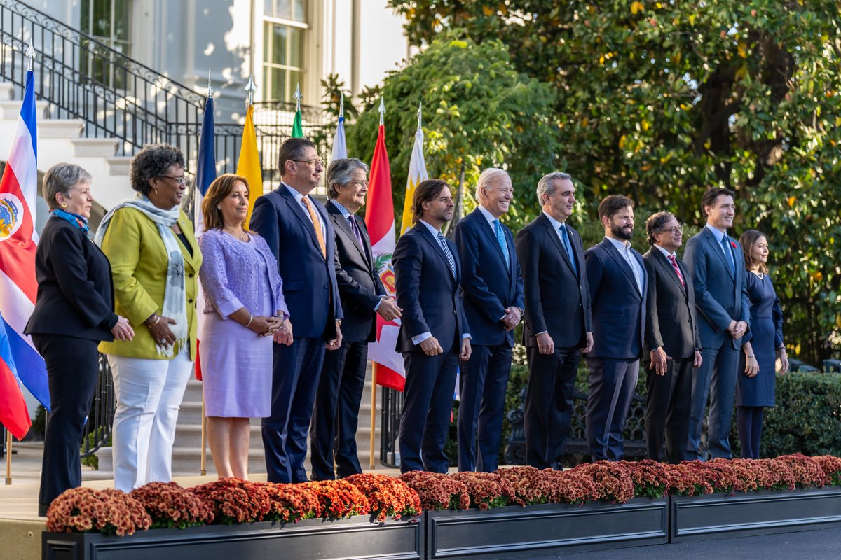 12 countries committing to drive innovative approaches to shared challenges.
 
To harness the incredible economic potential of the Americas. 
 
And to make the Western Hemisphere the most economically competitive region in the world.