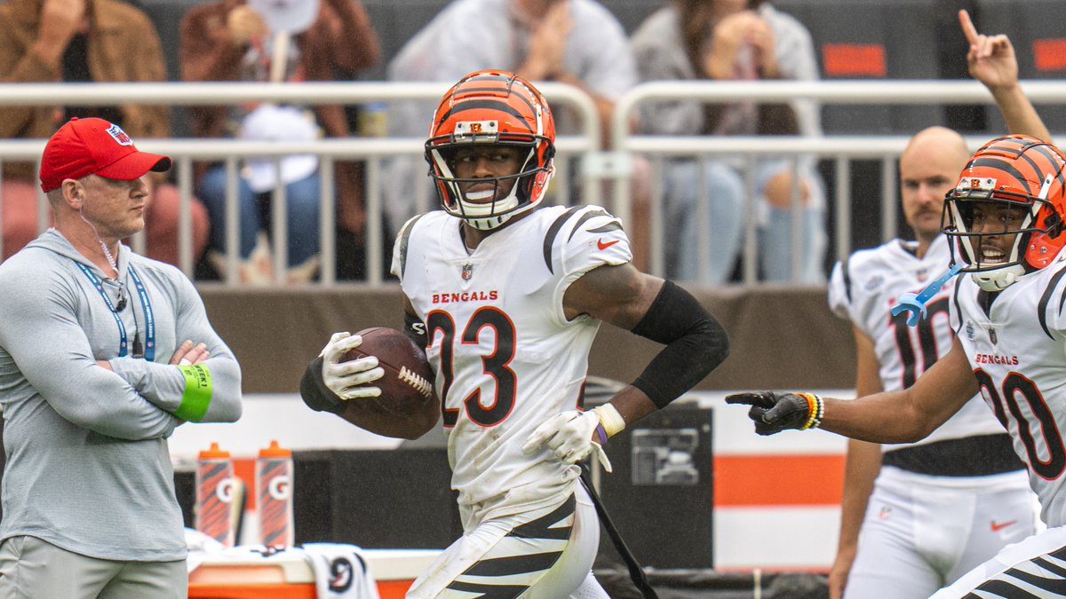 Bengals's tweet photo. The defense is third in the league in interceptions this season with 10 🔥 https://t.co/T93C07zLCa