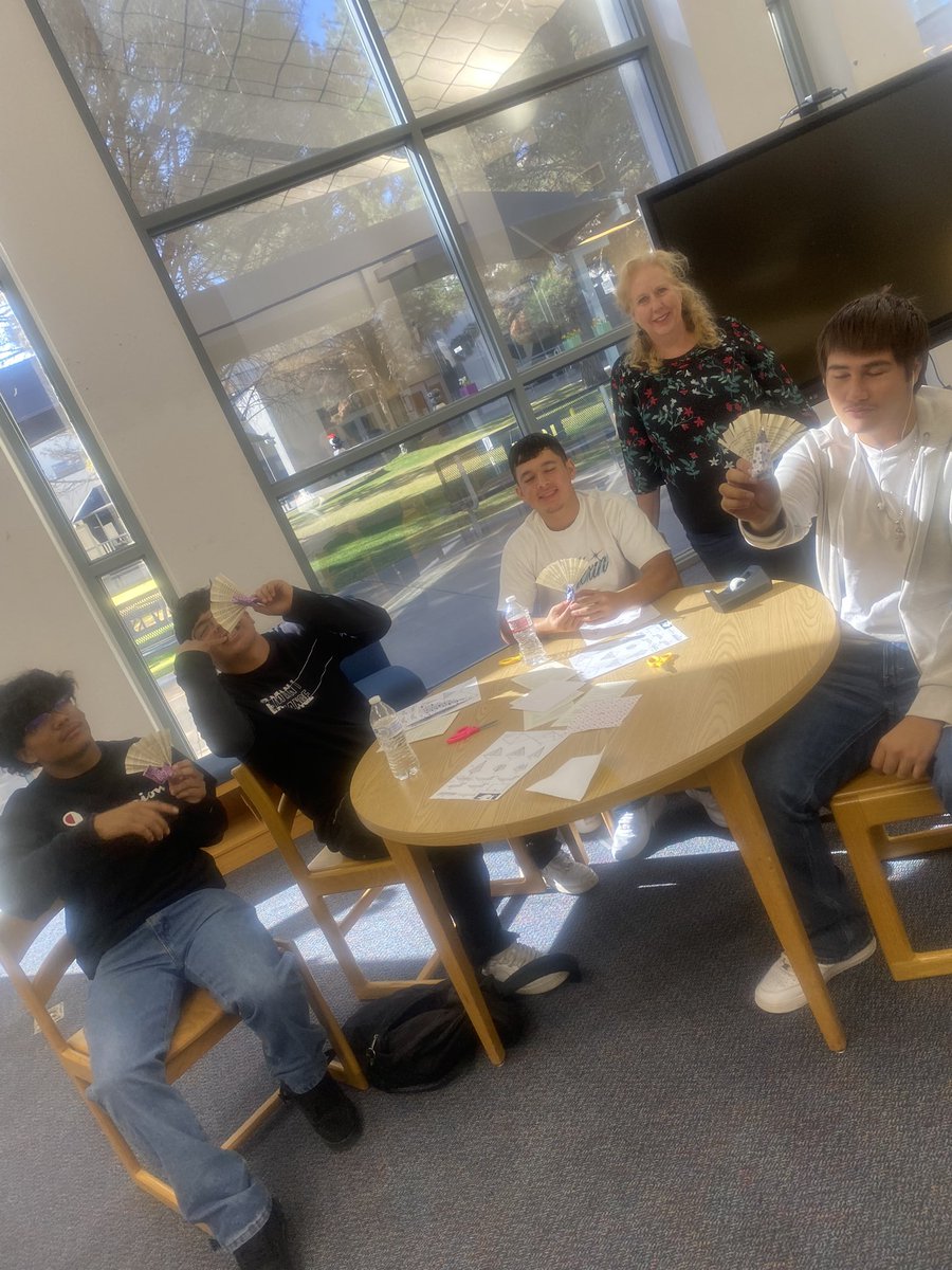 MvhsEnforcement's tweet photo. Special Thanks To Our Librarians Ms.Johnson & Ms. Moreno For Teaching Us A New Skill, Origami Turkeys!
#ourlibrariansourbetterthanyours #attheview #mvhslawenforcement #funinthelibrary #reading @library_lobo https://t.co/soKaQrjQiY