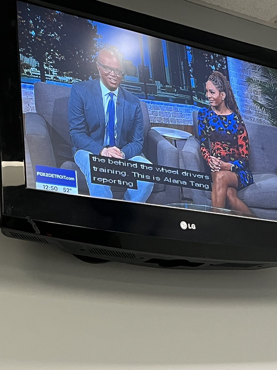 arkimbrough's tweet photo. When you job follows you…even when you’re on vacation!!! @FOX2News is EVERYWHERE!! @leethomastv @MaurielleTV @dkevrafox2 #dweeting https://t.co/x0MOus7q6l