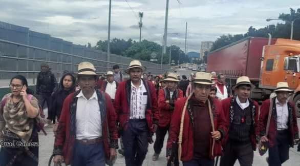 #marchapacifica2023 
Cientos de manifestaciones presentes, convocadas por autoridades indígenas en el Anillo Periférico antes de llegar a la entrada del puente El Incienso.

#guatemayaplurinacional 
#notiguatealternativa 
#HastaQueRenuncien 
#manifestacionpasifica