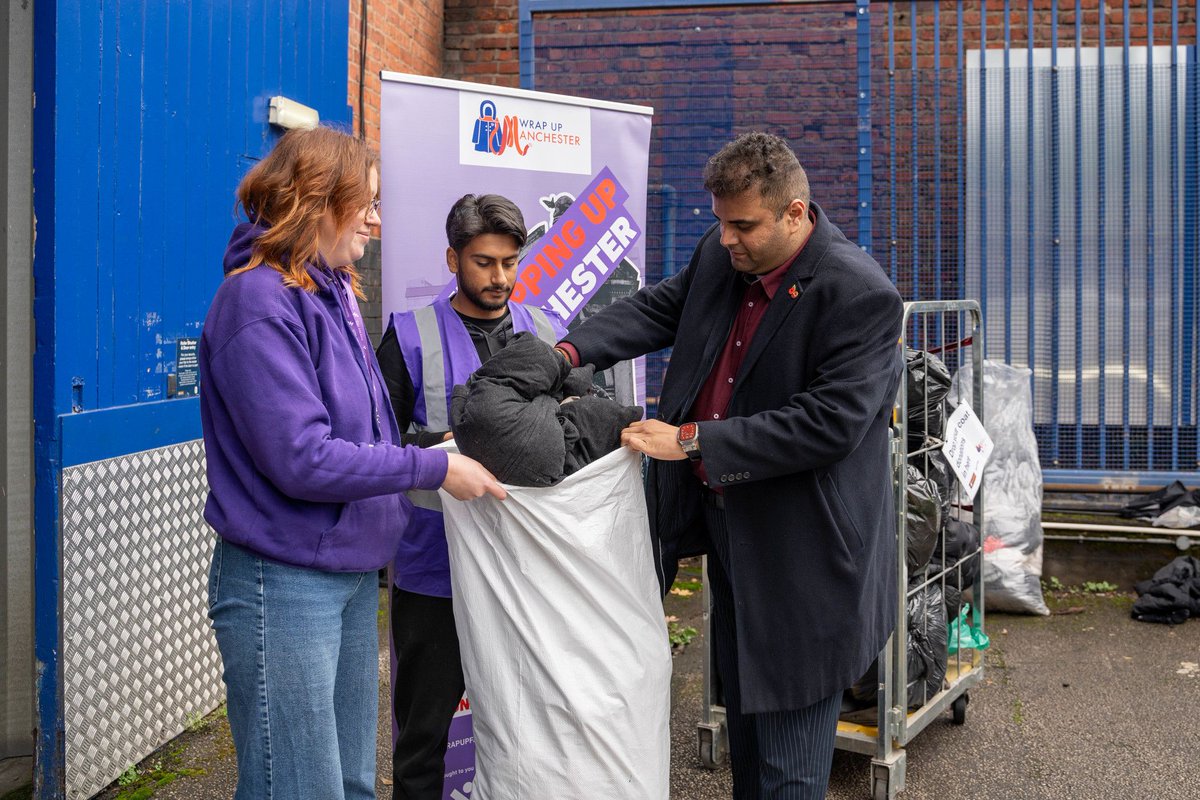 It was a pleasure having @NavPMishra the Labour Member of Parliament for Stockport visit our Safe store Wrap Up drop-off point in Stockport. You have until the 12th of November to hand it over at a drop-off points in Manchester🧥 ❤️ Come Wrap Up with us: buff.ly/3F2pXXt