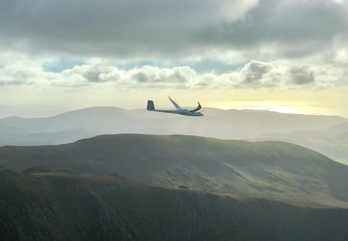 Headed to <a href="/pilotcareerlive/">Pilot Careers Live</a> tomorrow? We are launching our popular Gliding Scholarships.
Successful candidates will get to fly on a one week residential course at a youth approved <a href="/BritishGliding/">Gliding</a> centre. This course could take a candidate to first solo. #PilotCareersLiveLondon