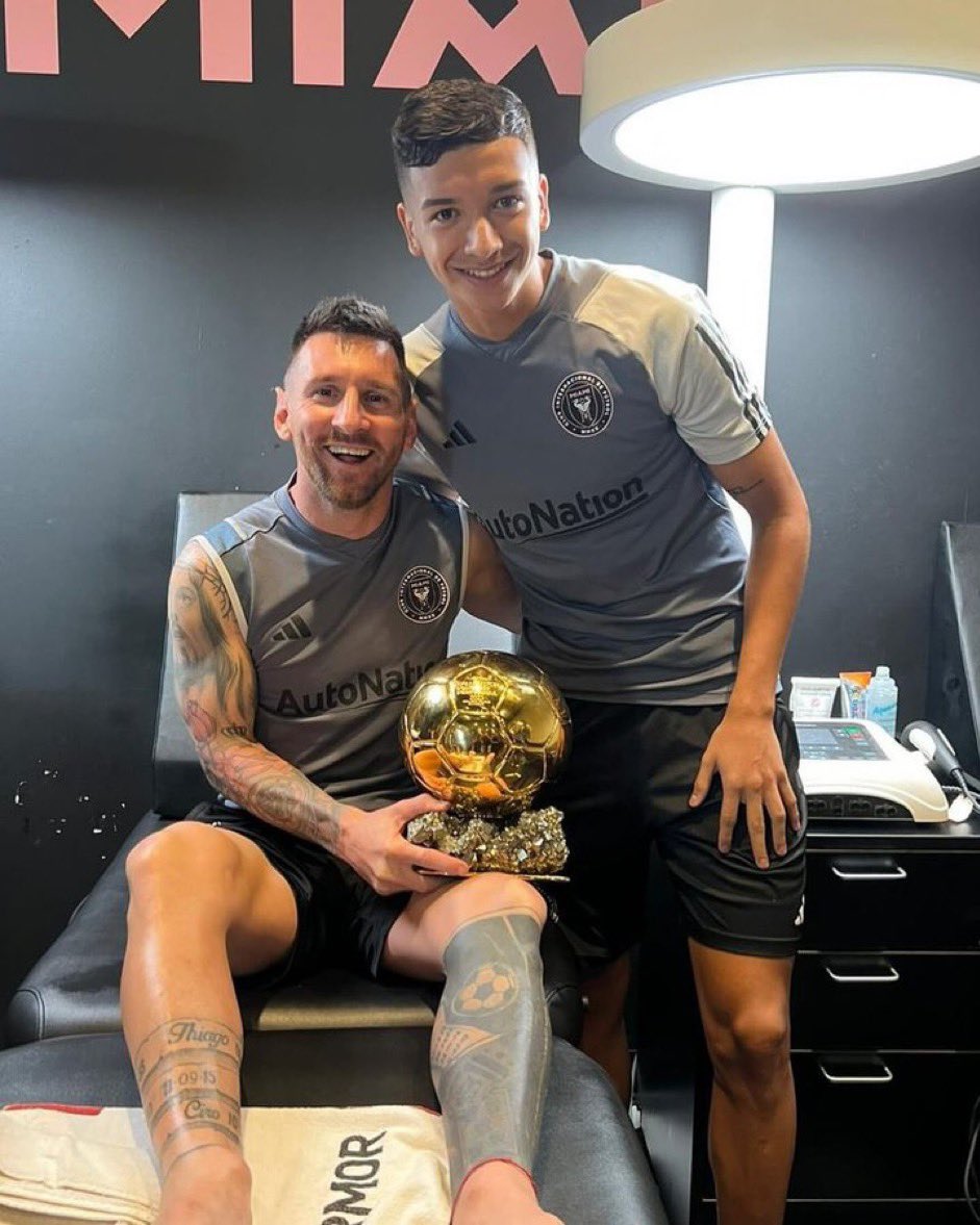 🌟 ¡David Beckham rinde homenaje a Messi con un partido especial!  ⚽ ¡No te pierdas la celebración de los íconos del fútbol!  🎉 9