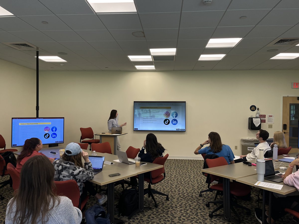 Paid vs. organic, targeting strategies, and emerging trends—just some of the #SocialMedia #Marketing topics Senior Social Media Specialist Sophia Alfieri shared insights on to a #PublicRelations capstone class at Quinnipiac University. #agencylife #alumni