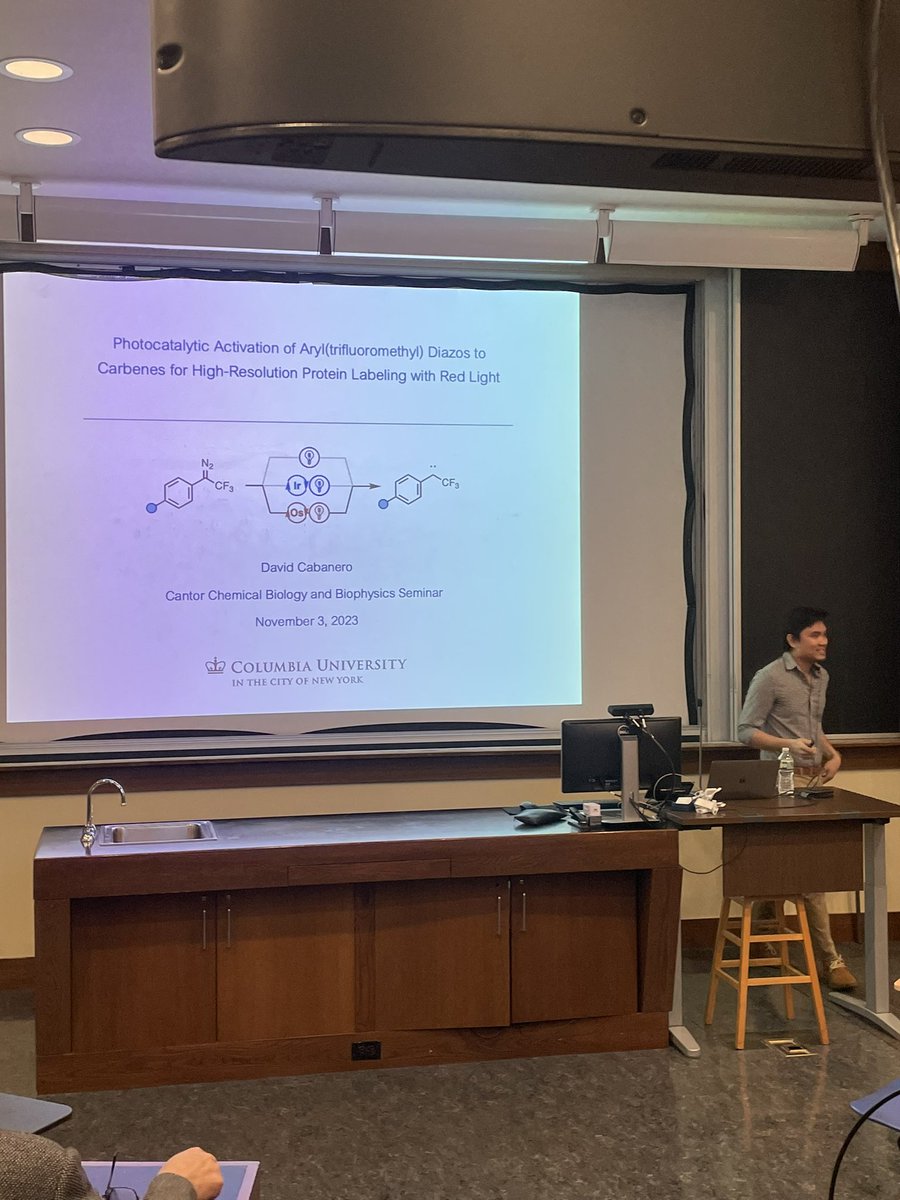 For the chemical biology seminar today, we get to hear from our very own David Cabañero as he tells us about some fantastic work on protein labeling using carbenes and deep red photoredox catalysis! #itsgivingshortlifetime #itsgivingspatiotemporalcontrol